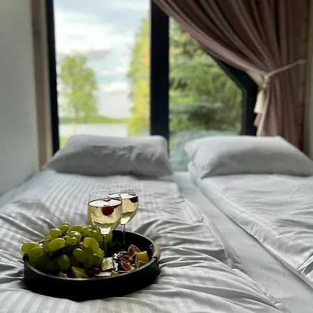 Okno Na Wode- Caloroczne Z Linia Brzegowa Jeziora I Sauna 度假居