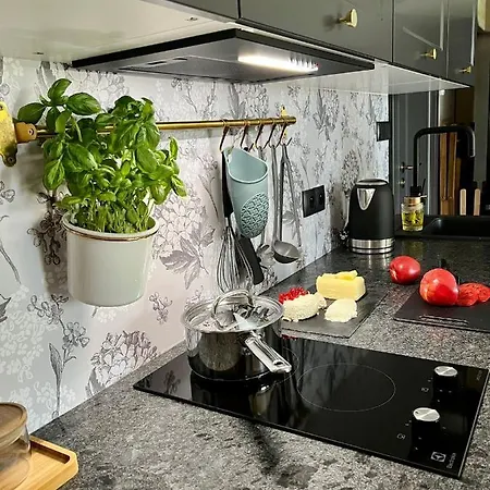 Okno Na Wode- Caloroczne Z Linia Brzegowa Jeziora I Sauna